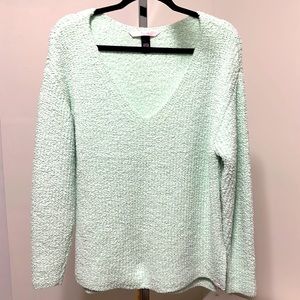 (Can fit up to XL) Heavenly XS V-Neck sleeve Sweater. Excellent Condition
